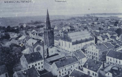 Klaipėdos reformatų ir Šv. Jokūbo bažnyčių vaizdas sename atviruke