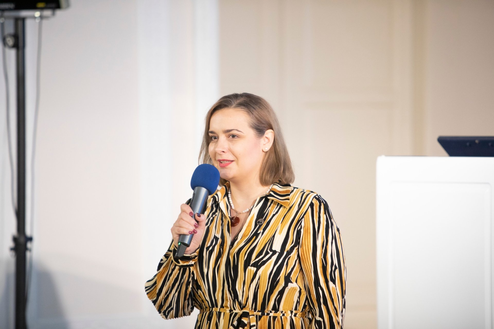 Lietuvos bibliotekininkų draugijos pirmininkė dr. Laura Šimkevičė, dalyvausianti diskusijoje apie bibliotekų vaidmenį piliečių moksle.